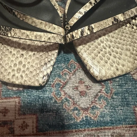 Alias Mae Women's Mollie Heels Open Toe Strappy
Sandals Size 6 or 37 - Picture 4 of 7